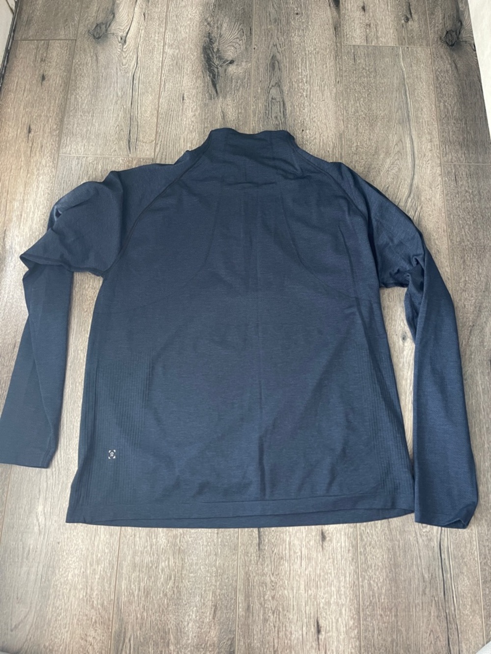 lululemon athletica Men's Navy Long-Sleeve Performance Top